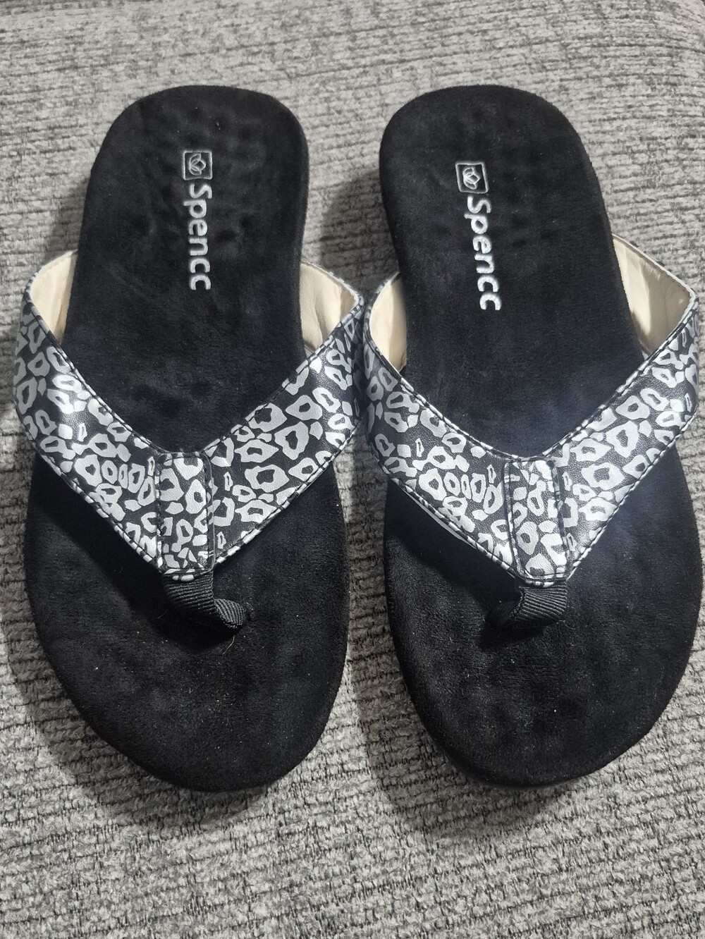 Black Leopard-Print Thong Sandals Spencc Size 10